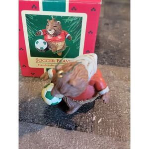 Hallmark 1985 soccer Beaver ornament Xmas decor